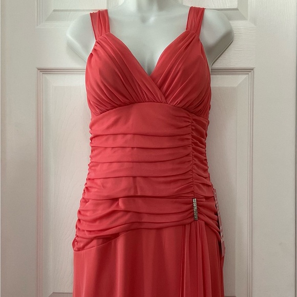 Enfocus Studio Dresses & Skirts - New - EnFocus Tea Length Coral Ruched Dress